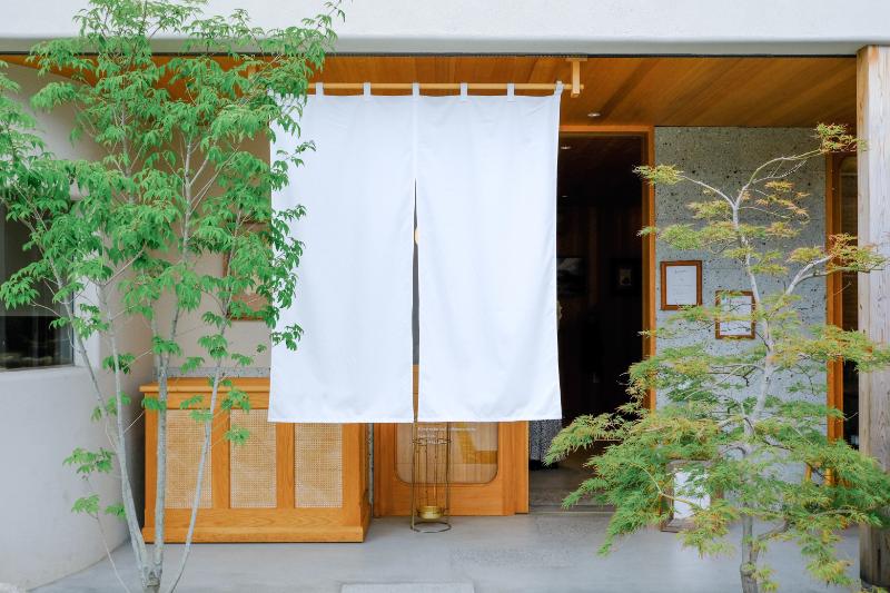 暖簾（のれん）とは？言葉の由来や歴史、種類などの基礎知識を解説！